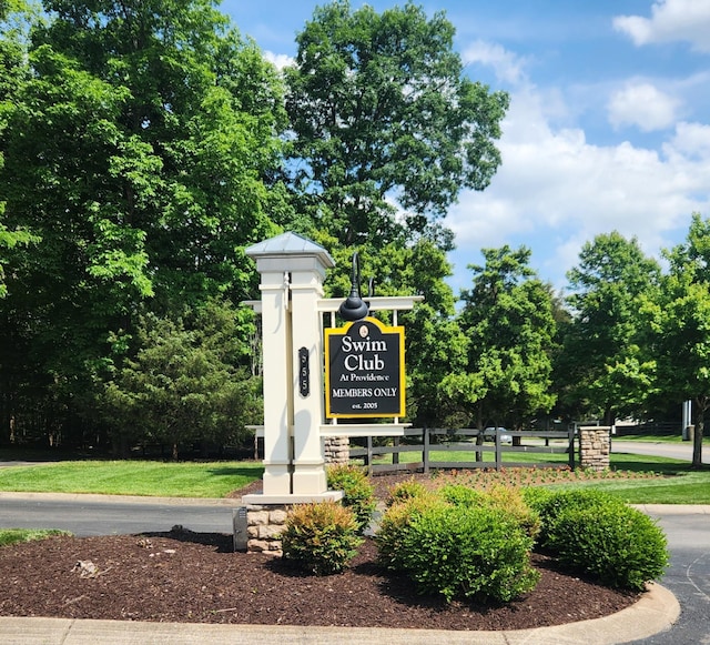view of community / neighborhood sign