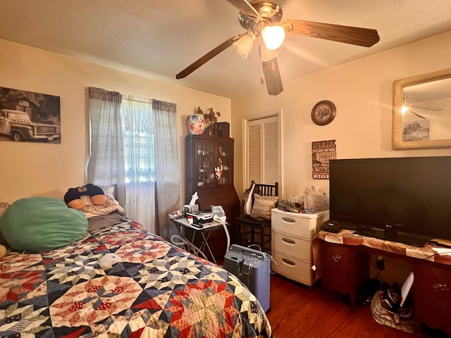 1112 Cumberland St, Decherd, TN 37324 - bedroom featuring a ceiling fan, a closet, and dark wood finished floors