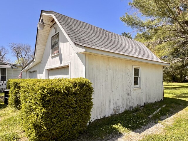 1112 Cumberland St, Decherd, TN 37324 - view of side of property with roof with shingles and a garage