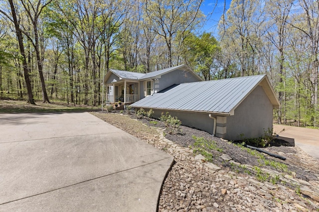 7274 Kingston Rd, Fairview, TN 37062 - view of side of home with stucco siding, a porch, and metal roof