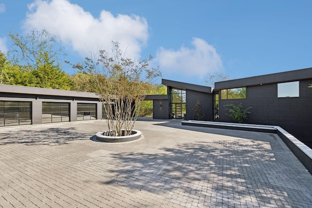 274 Callis Rd, Lebanon, TN 37090 - view of front facade featuring driveway and a garage