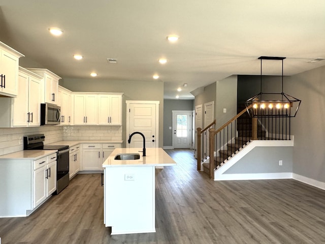 560 Twyla Dr, Lebanon, TN 37087 - kitchen with stainless steel appliances, wood finished floors, a chandelier, tasteful backsplash, and an island with sink