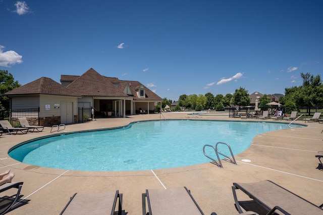 4302 Peacemill Ln, Murfreesboro, TN 37128 - community pool with a patio area