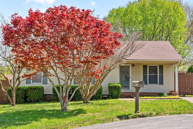 view of front of home featuring a front yard and fence