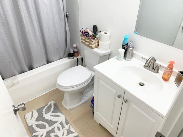 1844 Holloway Cir, Lebanon, TN 37090 - full bathroom featuring shower / bathtub combination with curtain, vanity, toilet, and wood finished floors
