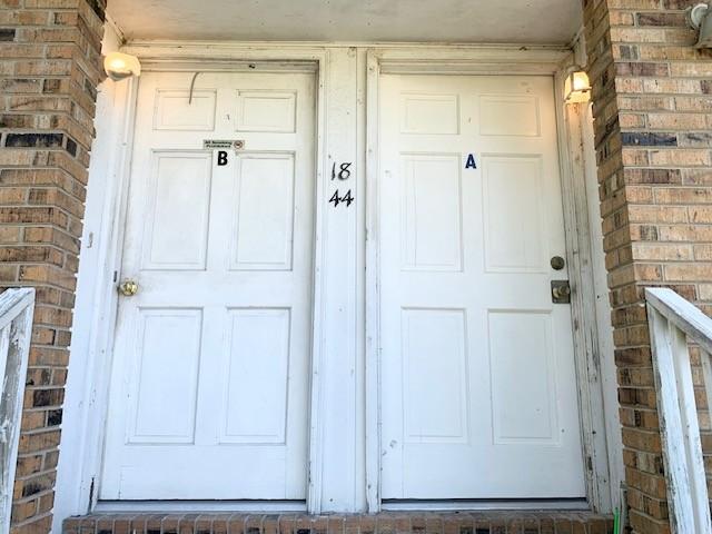 1844 Holloway Cir, Lebanon, TN 37090 - entrance to property featuring brick siding