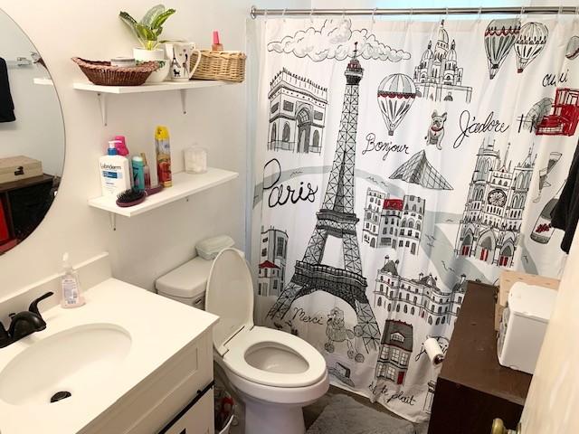 1844 Holloway Cir, Lebanon, TN 37090 - bathroom featuring toilet, vanity, and a shower with curtain