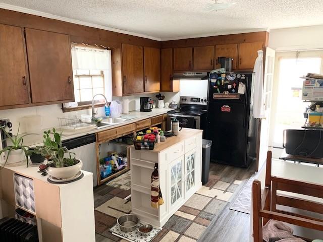 1844 Holloway Cir, Lebanon, TN 37090 - kitchen featuring a textured ceiling, appliances with stainless steel finishes, plenty of natural light, and under cabinet range hood