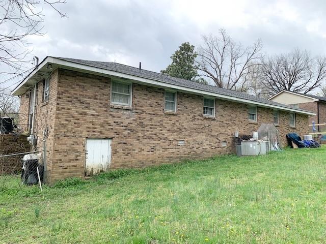 1844 Holloway Cir, Lebanon, TN 37090 - back of property featuring brick siding, fence, and a lawn