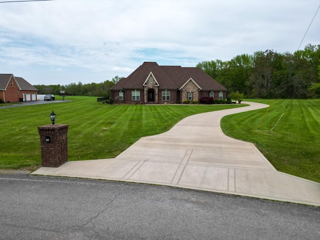 view of front facade featuring a garage, a front lawn, and driveway