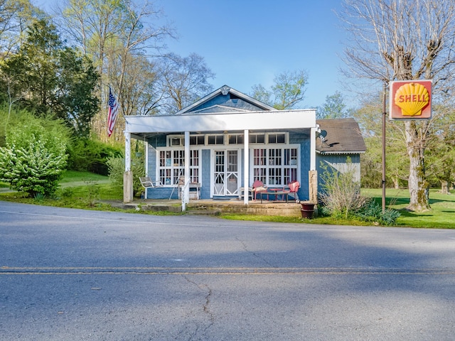bungalow featuring a porch