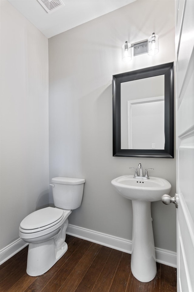 565 Kipton Trl, Lebanon, TN 37087 - half bathroom featuring toilet, visible vents, baseboards, and hardwood / wood-style flooring