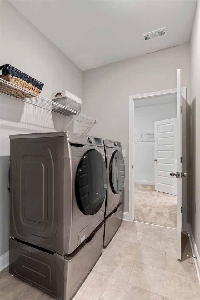 565 Kipton Trl, Lebanon, TN 37087 - washroom with baseboards, light tile patterned floors, visible vents, laundry area, and washing machine and clothes dryer