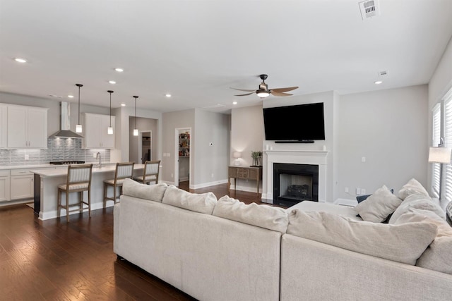 565 Kipton Trl, Lebanon, TN 37087 - living room with ceiling fan, dark wood-type flooring, visible vents, recessed lighting, and baseboards