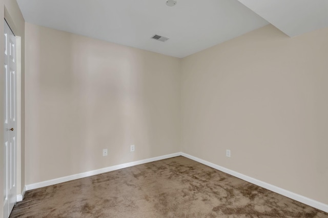 spare room featuring visible vents, baseboards, and carpet floors