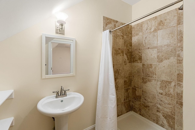 203 Tom Robinson Rd, Franklin, TN 37064 - bathroom featuring tiled shower and a sink
