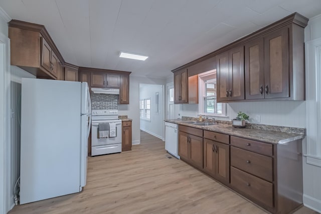 115 Highland Dr, Winchester, TN 37398 - kitchen featuring under cabinet range hood, dark brown cabinets, a sink, white appliances, and light wood-type flooring