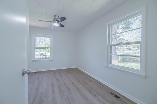 115 Highland Dr, Winchester, TN 37398 - unfurnished room featuring wood finished floors, visible vents, baseboards, and ceiling fan