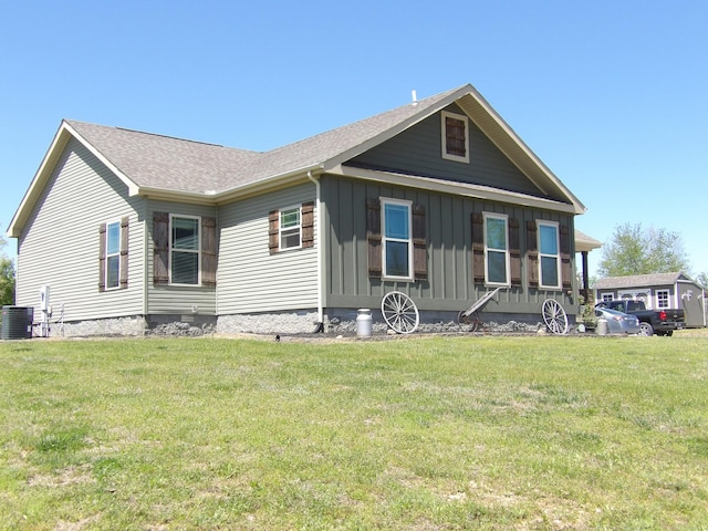 520 Young Rd, Waverly, TN 37185 - view of front facade with central AC unit, crawl space, a shingled roof, and a front yard