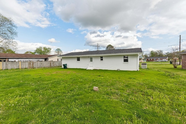 926 Rackley Dr, Pulaski, TN 38478 - rear view of property with a yard and fence