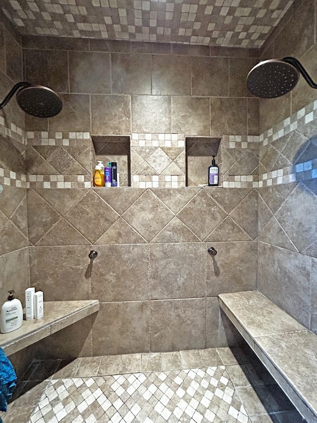 110 Giles Ln, Gallatin, TN 37066 - bathroom featuring tiled shower