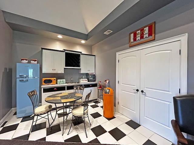 110 Giles Ln, Gallatin, TN 37066 - kitchen with visible vents, a sink, freestanding refrigerator, recessed lighting, and decorative backsplash