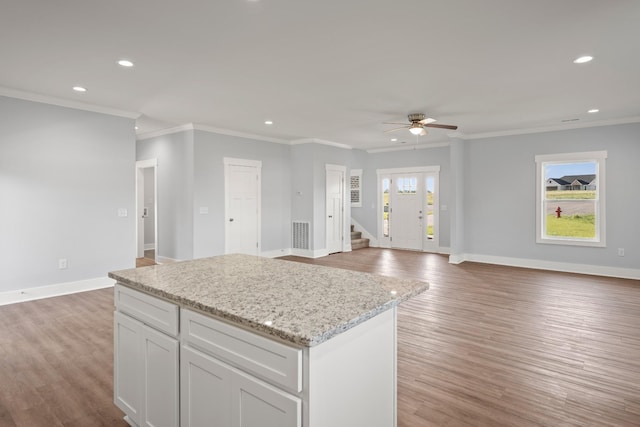 kitchen with open floor plan, recessed lighting, a kitchen island, and a ceiling fan