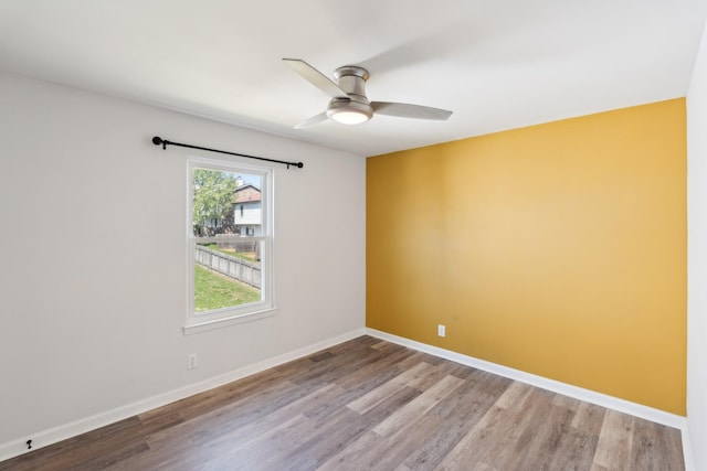 223 Edgewood Dr, Hendersonville, TN 37075 - spare room featuring wood finished floors, baseboards, a ceiling fan, and visible vents