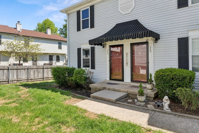 223 Edgewood Dr, Hendersonville, TN 37075 - property entrance with fence and a yard