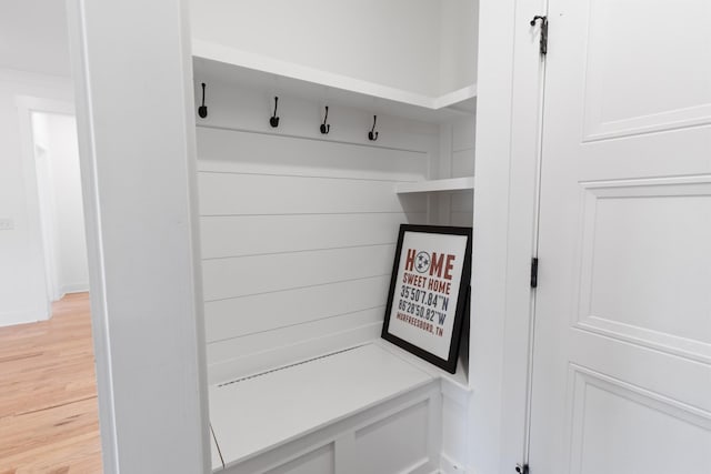 6913 Pembrooke Farms Dr, Murfreesboro, TN 37129 - mudroom with light wood-style flooring