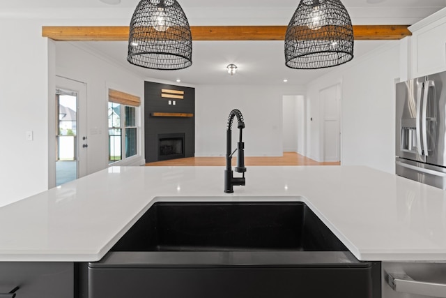 6913 Pembrooke Farms Dr, Murfreesboro, TN 37129 - kitchen with open floor plan, beam ceiling, a sink, and stainless steel fridge with ice dispenser