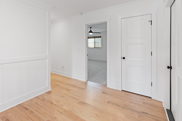 6913 Pembrooke Farms Dr, Murfreesboro, TN 37129 - spare room featuring ceiling fan, baseboards, ornamental molding, and light wood-style flooring