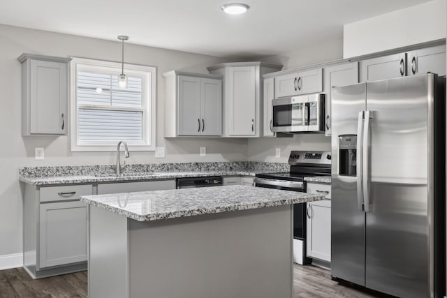 51 Gratton Ests, Clarksville, TN 37043 - kitchen with appliances with stainless steel finishes, a sink, dark wood finished floors, gray cabinets, and decorative light fixtures