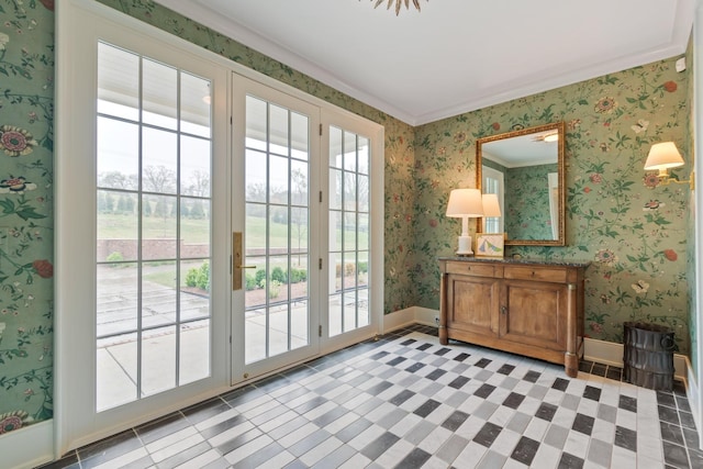 4535 Peytonsville Rd, Franklin, TN 37064 - entryway featuring crown molding, baseboards, and wallpapered walls