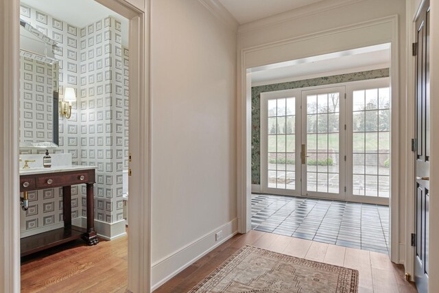 4535 Peytonsville Rd, Franklin, TN 37064 - interior space with crown molding, baseboards, wood finished floors, and wallpapered walls