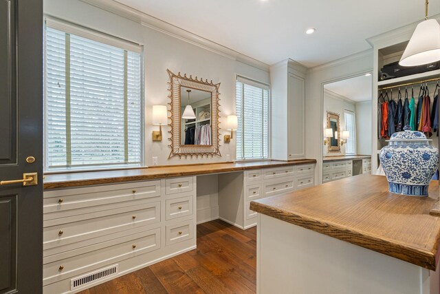 4535 Peytonsville Rd, Franklin, TN 37064 - spacious closet featuring built in study area, visible vents, and dark wood finished floors