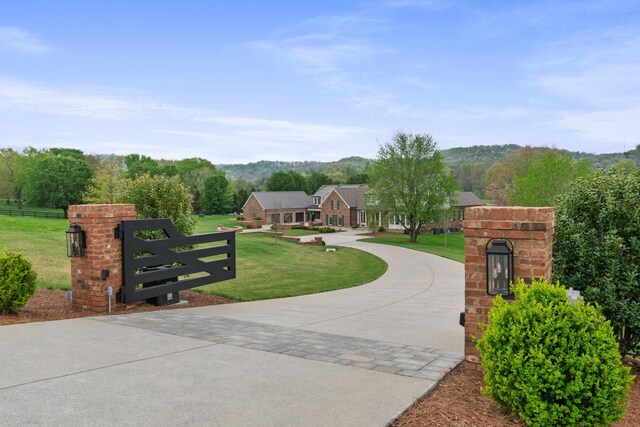 4535 Peytonsville Rd, Franklin, TN 37064 - surrounding community with curved driveway, a gate, fence, and a yard