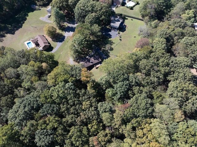 birds eye view of property featuring a wooded view