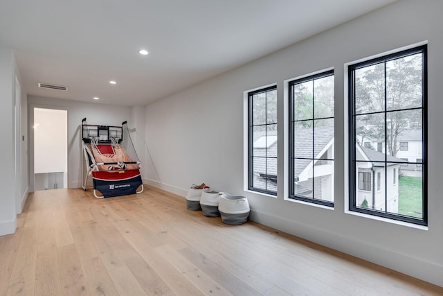 playroom with baseboards, light wood-style flooring, visible vents, and recessed lighting