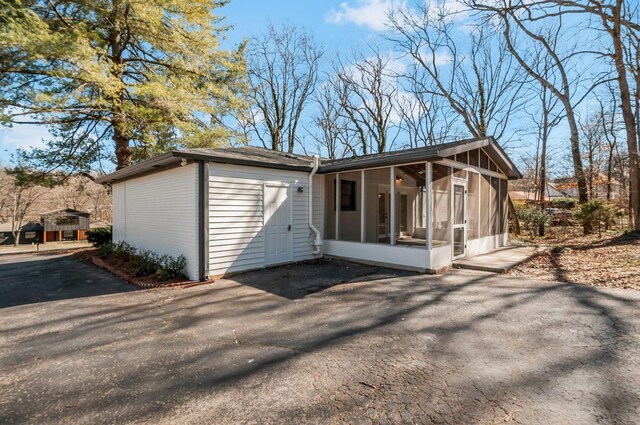 931 Downey Dr, Nashville, TN 37205 - back of property with a sunroom