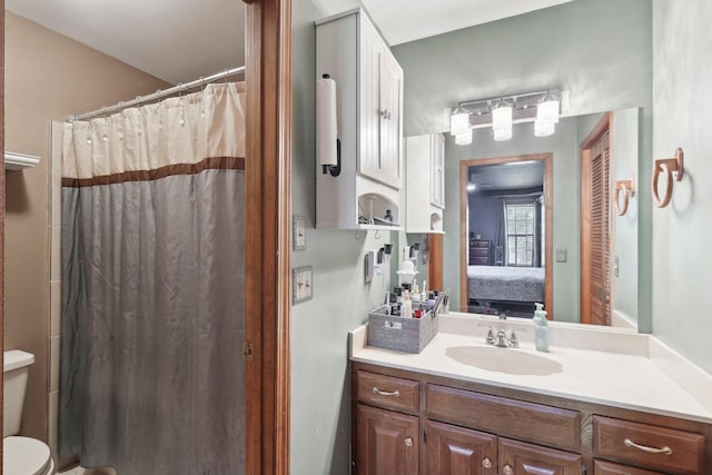 ensuite bathroom with a shower with curtain, vanity, connected bathroom, and toilet