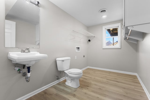 302 Windrush Dr, Clarksville, TN 37042 - half bath featuring wood finished floors, visible vents, toilet, and baseboards