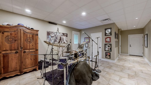 interior space featuring baseboards, visible vents, and recessed lighting