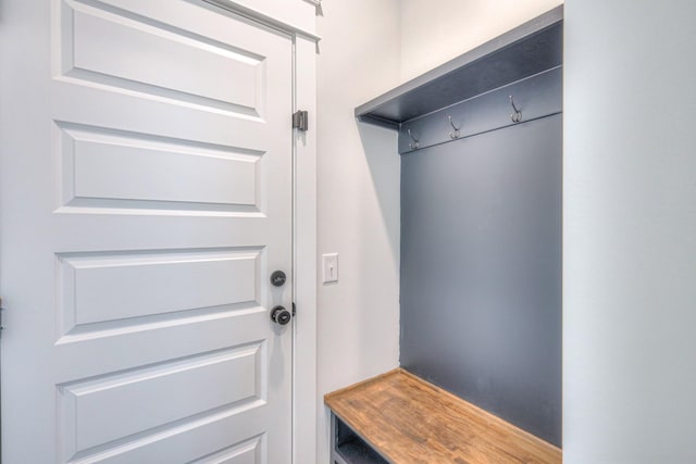 1084 Linn Cove Ct, Gallatin, TN 37066 - view of mudroom