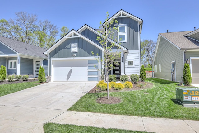 1084 Linn Cove Ct, Gallatin, TN 37066 - craftsman-style home featuring board and batten siding, driveway, a front yard, and a garage