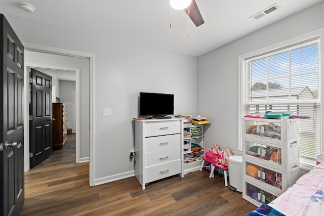 bedroom featuring dark wood-style floors, visible vents, ceiling fan, and baseboards