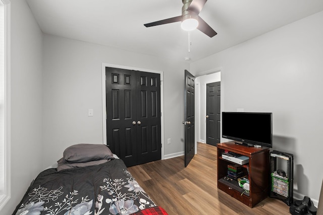 bedroom featuring a ceiling fan, wood finished floors, and baseboards