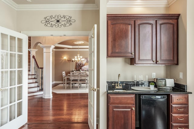 bar featuring wet bar, crown molding, ornate columns, and dark wood-style floors