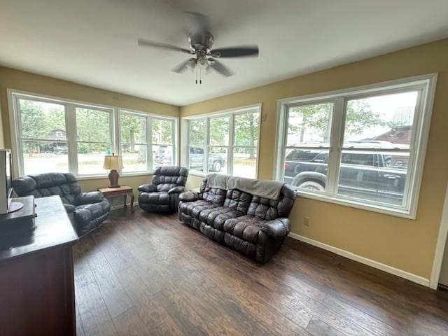 living area featuring dark wood-type flooring, a wealth of natural light, and ceiling fan