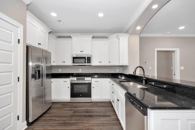 kitchen with crown molding, a sink, a peninsula, appliances with stainless steel finishes, and recessed lighting